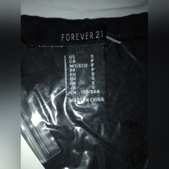 NWT Trumpet-Sleeve Flounce Romper forever 21 size small - Picture 8 of 8